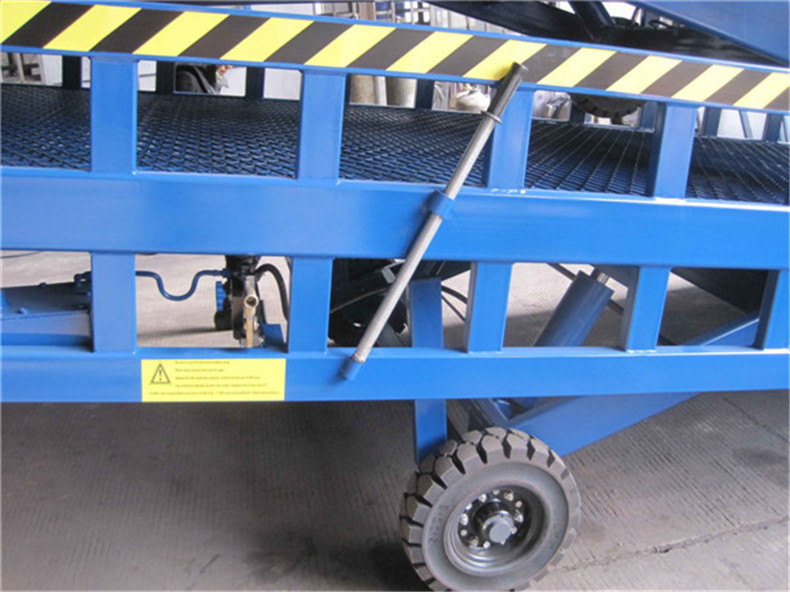 Mobile Hydraulic Adjustable Container Loading Ramps with 0.9m - 1.8m Lifting Height