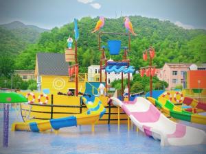 China Large Holiday Resort Fiberglass Pirate Ship boat with slide factory