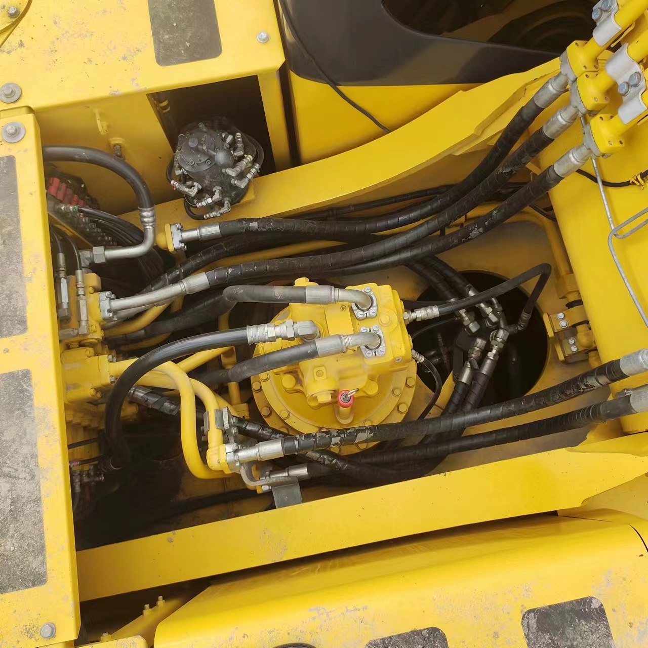 32600kg Komatsu PC350 Excavator with Low Working Hours and Original Hydraulic Cylinder