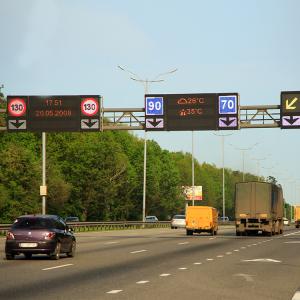 China Custom P25 LED Traffic Variable Message Sign for Highway City Road factory