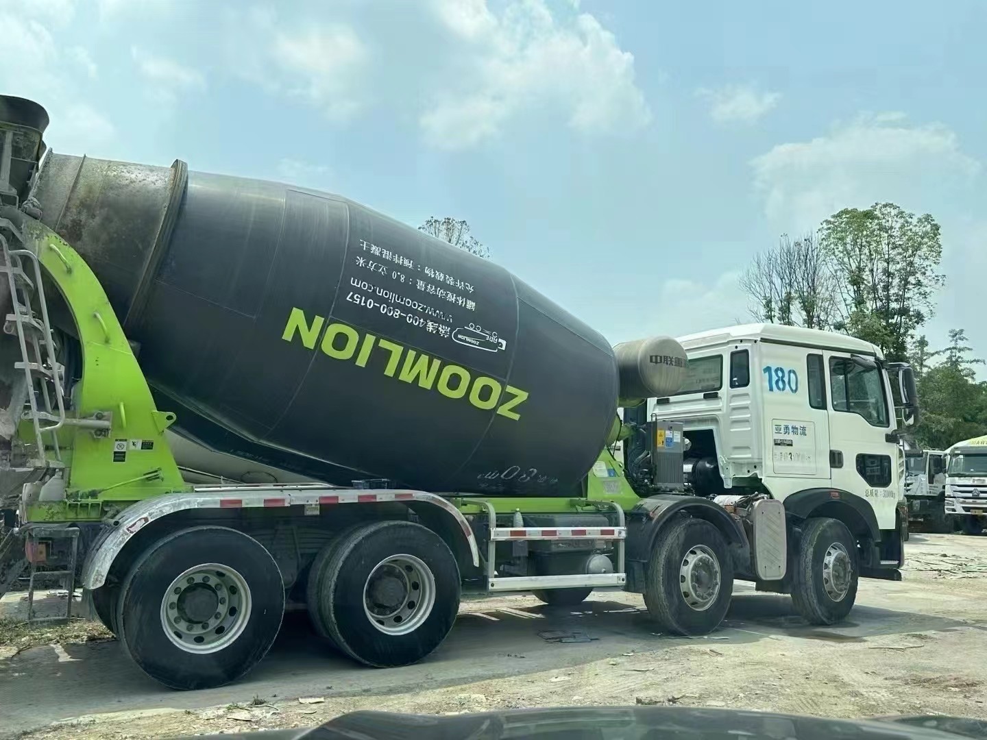 2021 Zoomlion 12 cubic HOWO chassis concrete mixer truck for sale