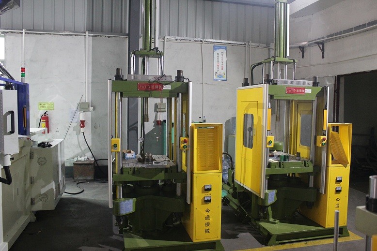 Small PE Pvc Vertical Injection Moulding Machine 30T