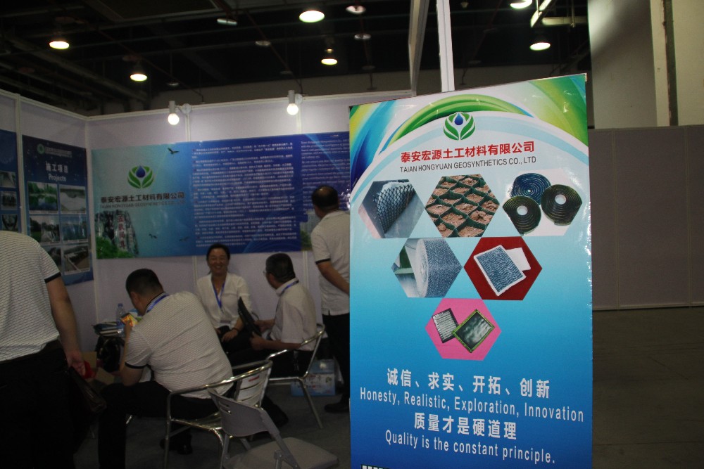3500g-6500g Waterproof Membrane Bentoite Geotextile Liner GCL with 0.2mm HDPE Geomembrane