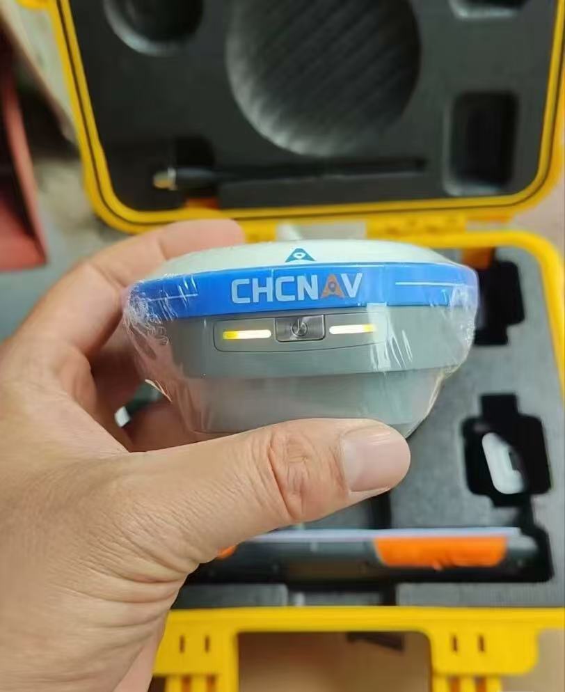 China CHCNAV I76/X13 GNSS receiver Integrated Full Wave Fence Antenna™ Technology GNSS Receiver 226 Channels for Superior Performance factory