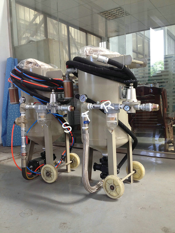 Mobile Portable Sand Blasting Machine / Abrasive Media Blasting Equipment