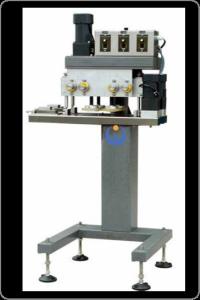 China 0.55KW Pouch Packaging Line 7000bph Automatic Clamp Machine Bottle Rotary Cover factory