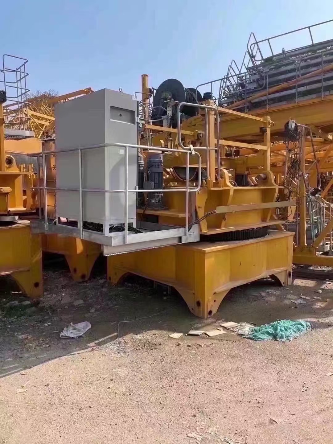 2022 Used Heavy-Duty Construction Cranes 8033-25 with Maximum Lifting Height of 80m and Spare Parts Provided