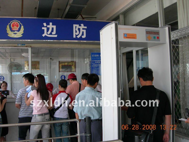 2022 best-selling models walk-through metal detector door 6 zones 99 sensitivity can be adjusted to customize the plug