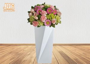 China Geometric Shape Flower Pots Fiberglass Floor Vases Glossy White Plant Pots Indoor Flower Pots factory