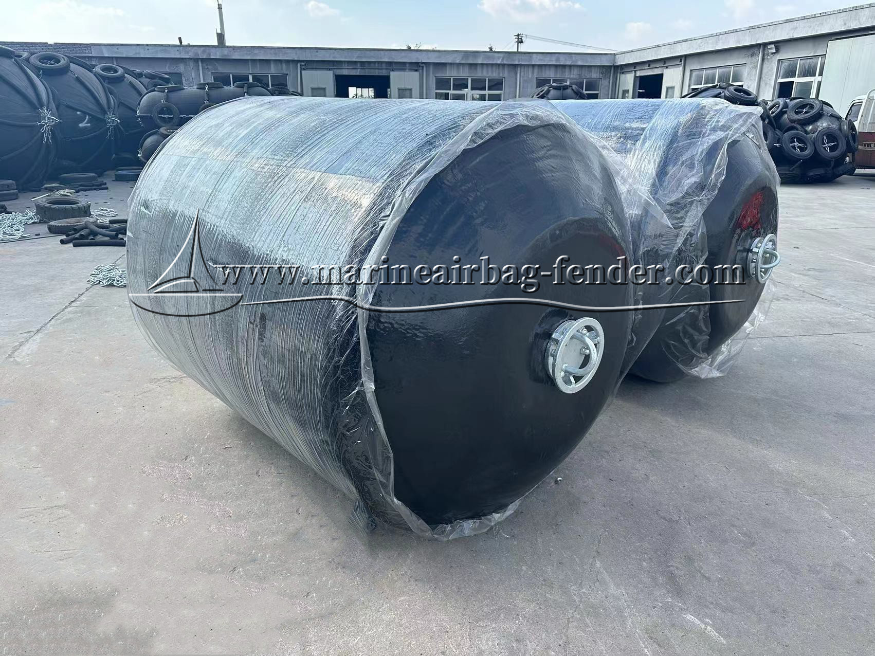Density 30-120Kg/m3 EVA Foam Fender With Net Chain Tyre Net And Polyurea Outer Material