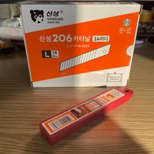 China 18mm Cutter Blades For Heavy-Duty And Durable Cutting Width 18mm Segments Num 15 Blade Color Silver factory