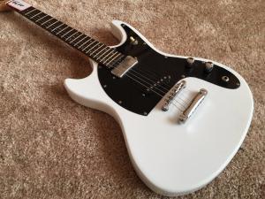 China Custom guitar white color Mosrite logo reversed body 6 string electric guitar factory supply directly factory