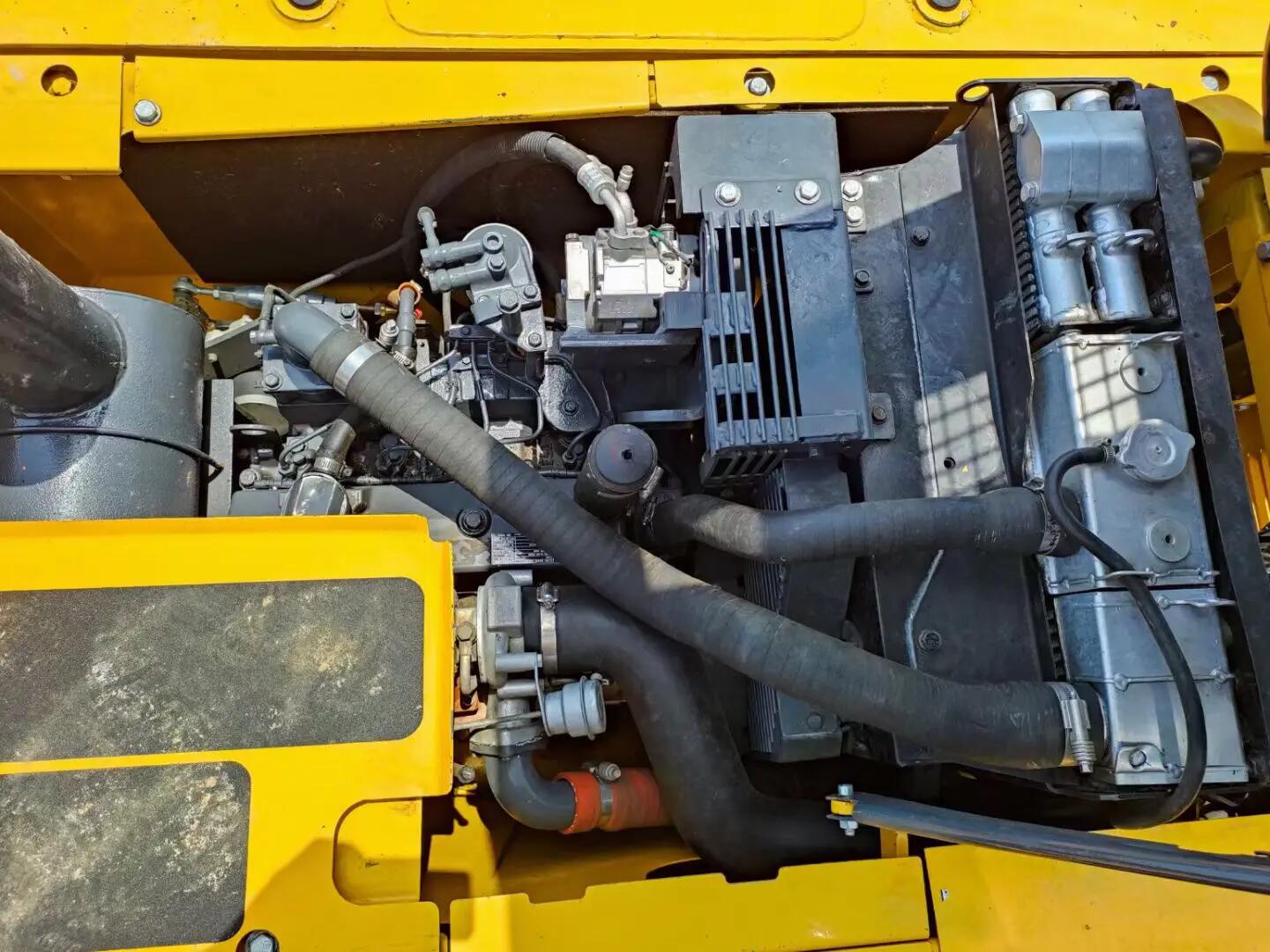 Low Working Hours Used Komatsu PC130-7 Excavator in Excellent Condition from Japan