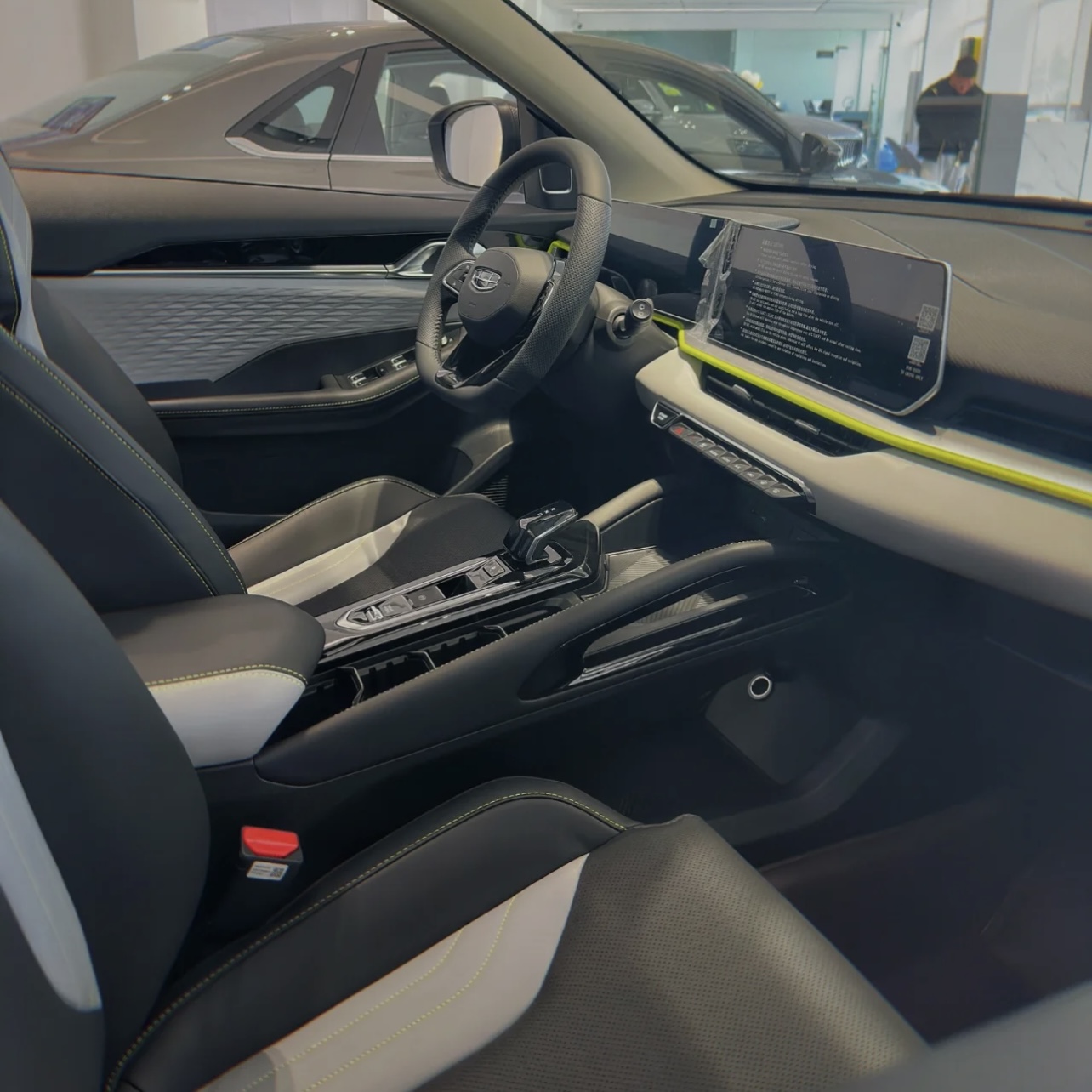 Geely Coolray Binyue 2023 Suv with Macpherson Front Suspension and 360° Rear Camera