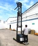 High Efficiency Stand Up Reach Truck , Electric Reach Forklift 6.2m Lift Height