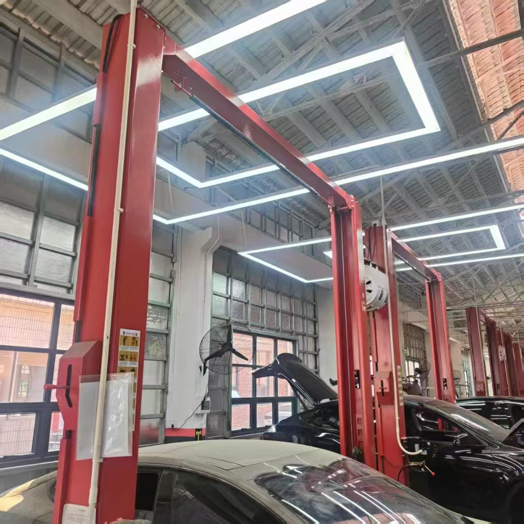 T240M-1 Hydraulic 2 Post Vehicle Lift For Quick Turnarounds