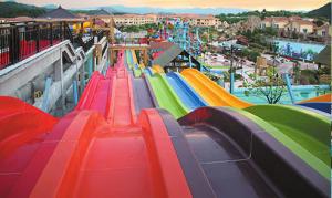 China Amusement Park Big Water Slides Custom Size With Water Pump Accessories factory