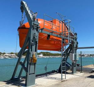 China IACS Approved SOLAS 5.0m 26 Persons GRP Totally Enclosed Lifeboat factory
