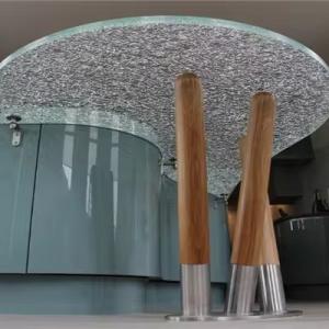 China Functional 3 3/4 4/6 6mm Colored Tempered Cracked Ice PVB Laminated Glass for Dining Room factory