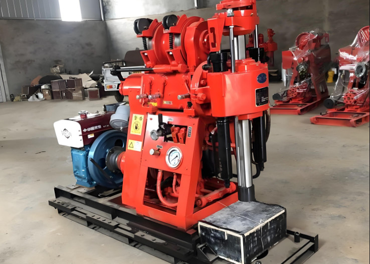 Efficient geological exploration drilling rig with compact structure