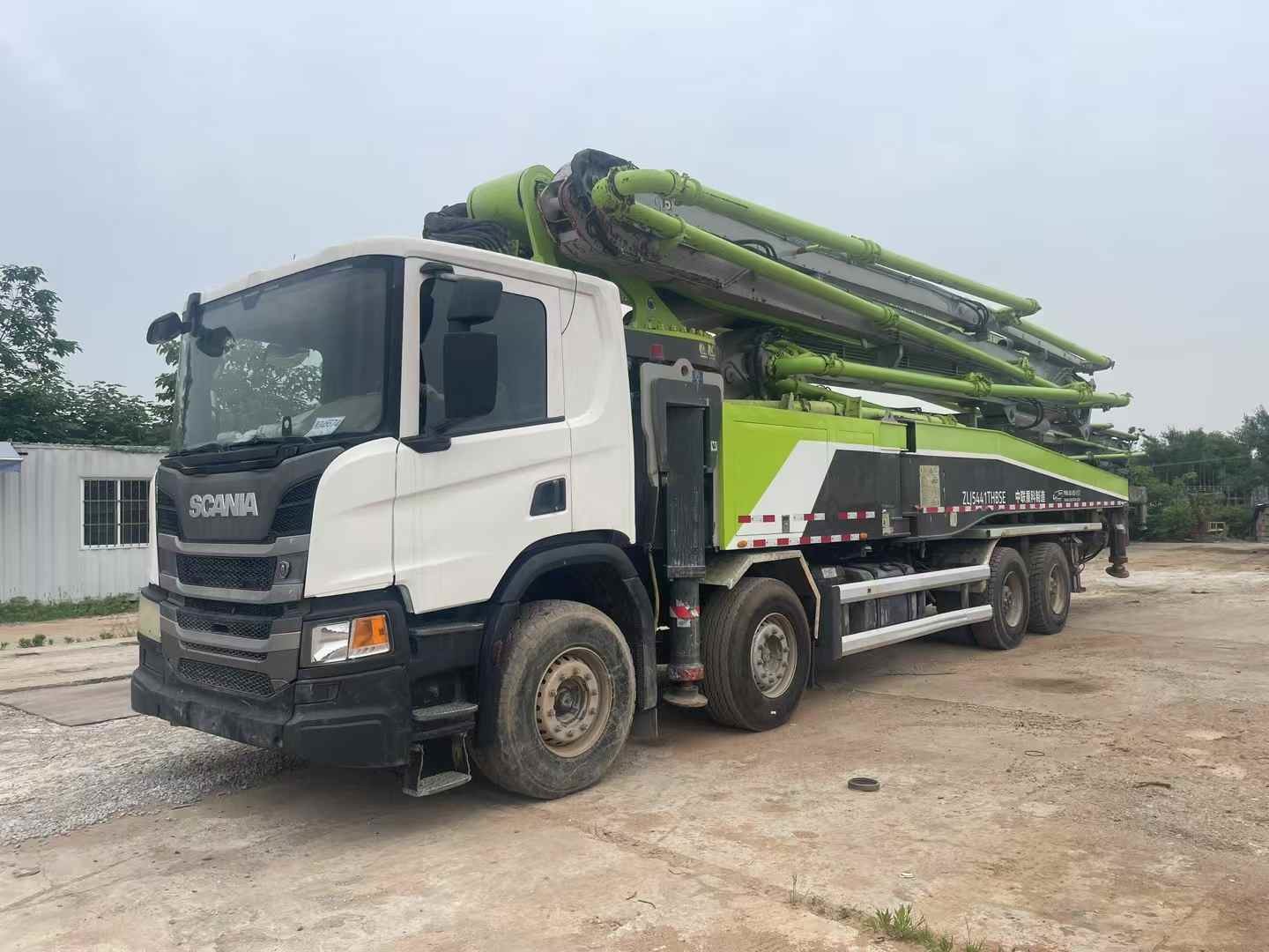 Used 2020 Zoomlion 56m Truck Mounted Concrete Pump 8x4 Drive Mode On Scania Chassis
