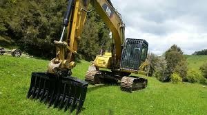 Our heavy-duty excavator brush rakes remove brush and debris with ease and they're in good conditions.