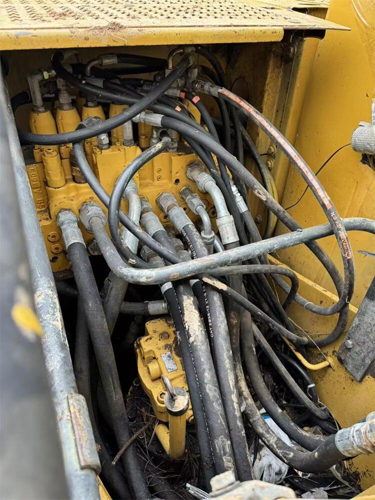 Cat 312 Excavator Crawler Chain Moving Type with Good Health and Durable Construction