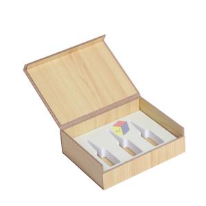 China Recyclable Luxury Beauty Magnetic Closure Cosmetic Gift Paper Box Packaging With Insert Custom Design factory