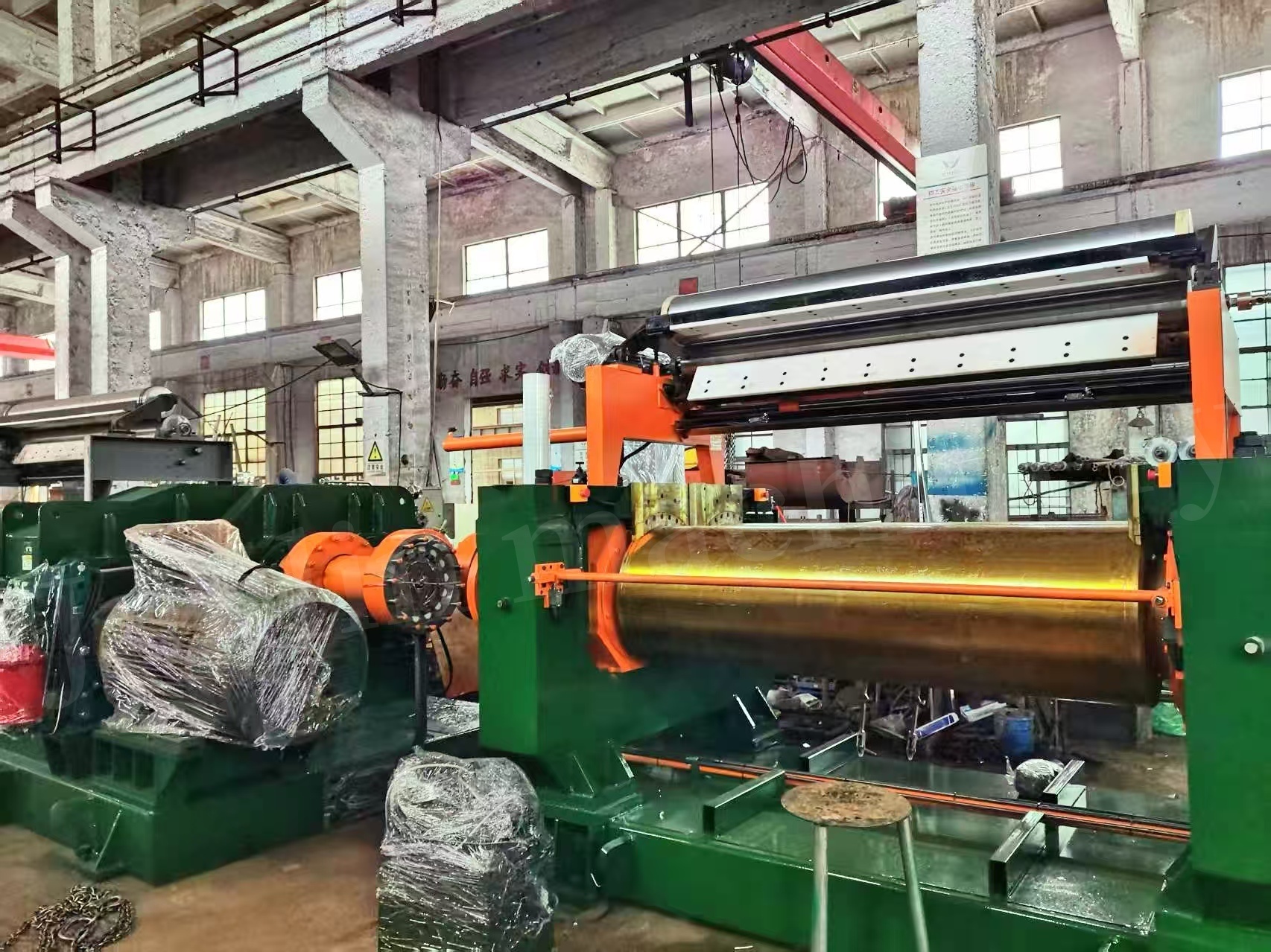 32 Inch XK-810 Two-Roll Rubber Mixing Mill with Stock Blender