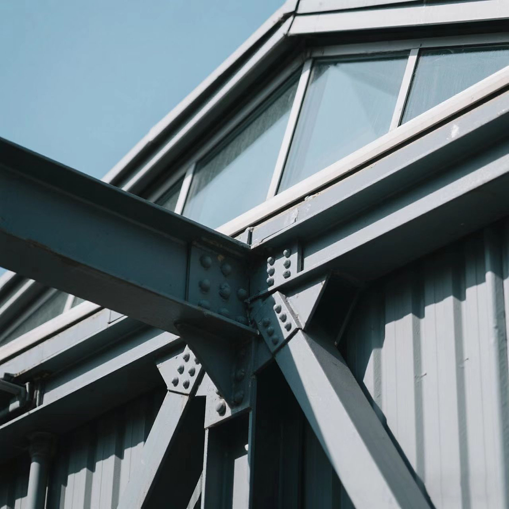 China Hot Rolled Steel Frame Buildings Portable Steel Structure Garage on sale