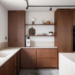 China Apartment Antique Style Frame-Line Door Panel Kitchen With Glass Wine Cabinet Wood Veneer Kitchen Cabinet factory