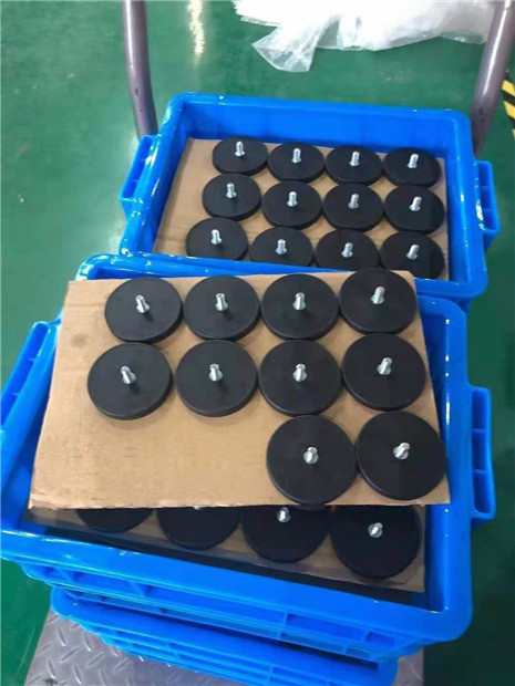 Car Assemblies with Screw Threaded Magnetic Material and LFYGY NdFeB Pot Magnet