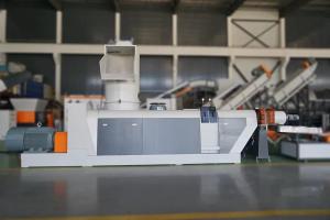 China 400kg/Hr LLDPE Waste Plastic Single Screw Plastic Extruder Machine factory