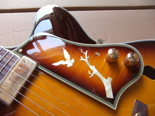 Wholesale New Rare Jazz Electric Guitar L-5 Model With Flower Pickuguard and Tailpiece and Headstock In Sunburst