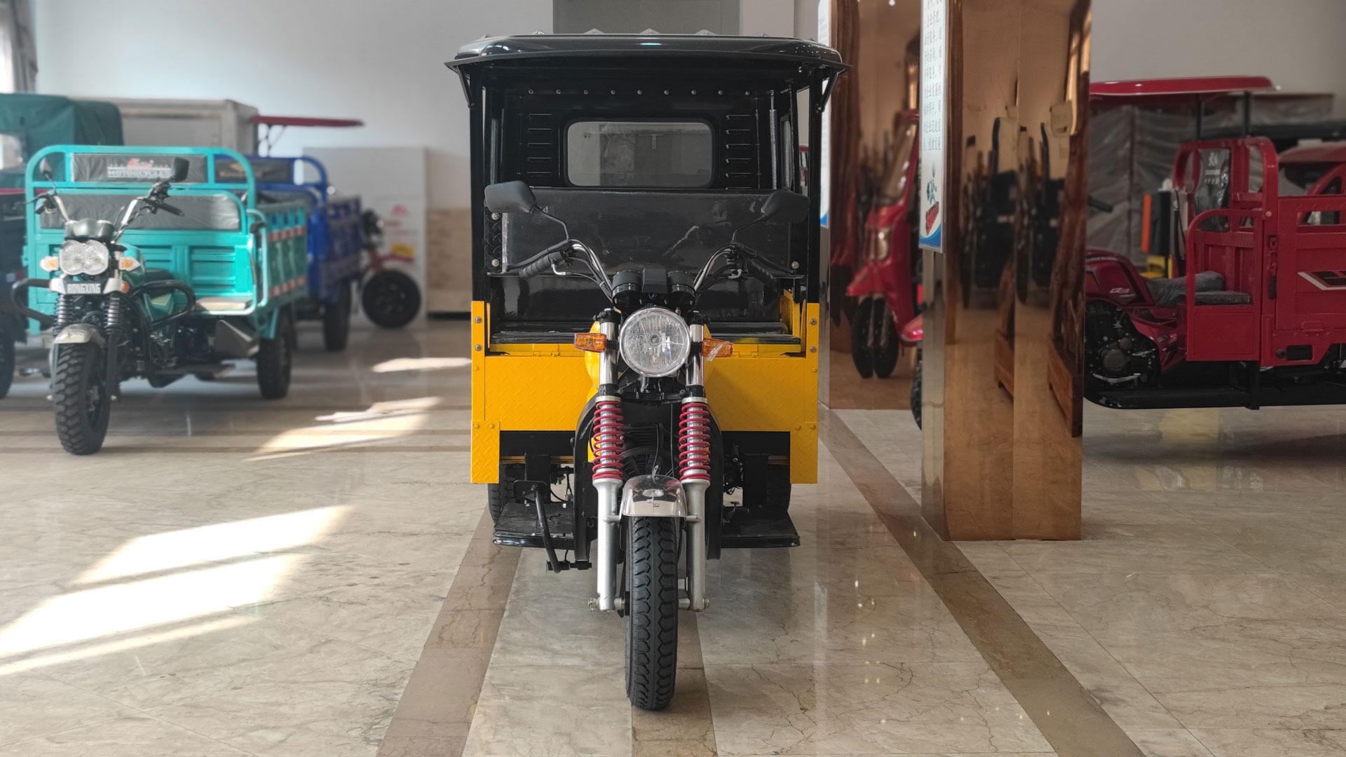 800 kg For Cargo Three Wheel Motorcycle Taxi For Africa Bajaj Adult Motor Tricycle