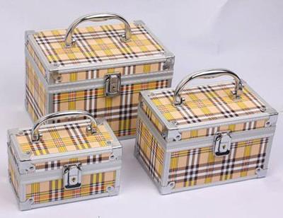 2016 new design pink aluminum beauty case , portable aluminum cosmetic display