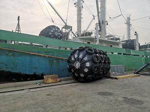 China 50KPa Yokohama Pneumatic Fender 80KPa Ships Dock Fenders For Boats factory