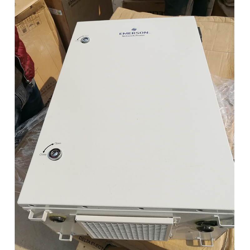 Weatherproof Cold Rolled Steel Outdoor Telecom Cabinet 220V Corrosion Protection