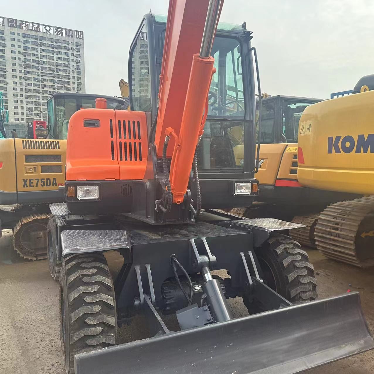 Used Doosan Digger DX60W Secondhand 6ton Small Type Mini Wheel Excavator