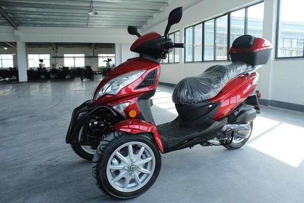 China Tri Wheel Motorcycle 150cc Rear Wheel Drive With Front Wheel Balance Kit factory