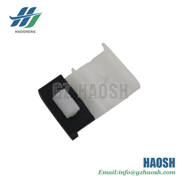Door Glass Holder For Isuzu NKR94 8-97852077-1 8-97852077-0 8978520771