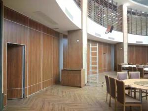 China Mobile Acoustic Meeting Room Partitions With Aluminum Hanging Suspension System factory