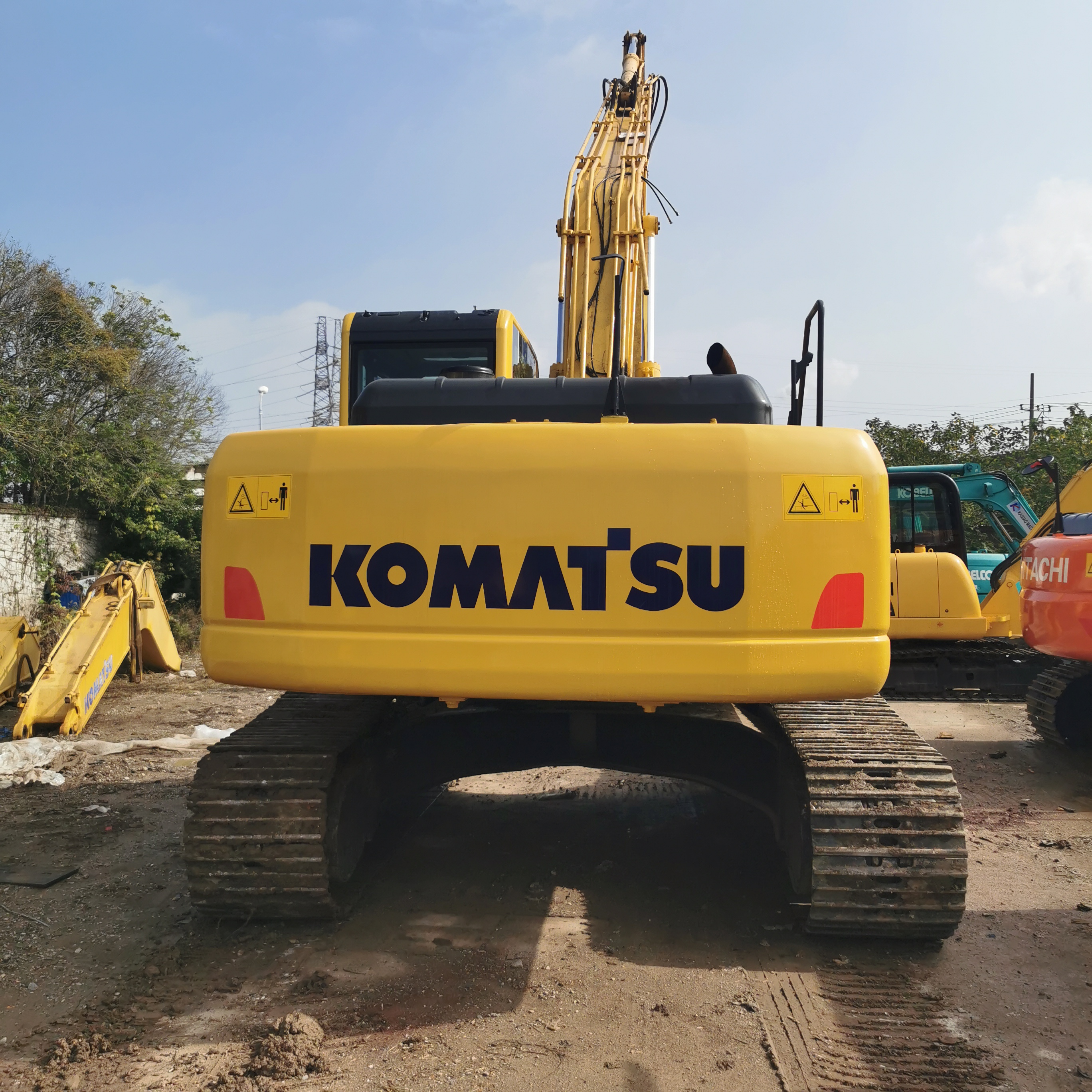 Used Komatsu PC220LC Excavator with Original Hydraulic Pump at in Shanghai