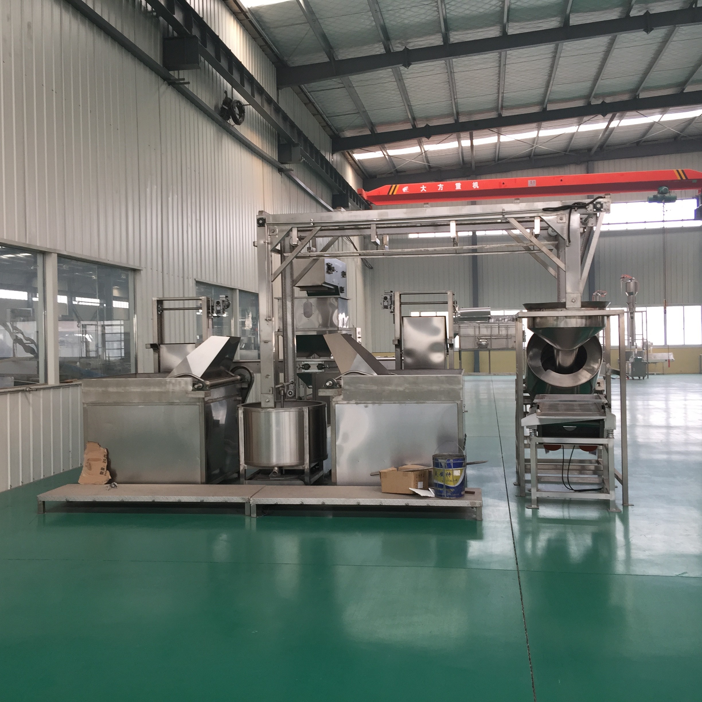 China Automatic Batch Groundnut Frying Machine , Industrial Nut Frying Line factory