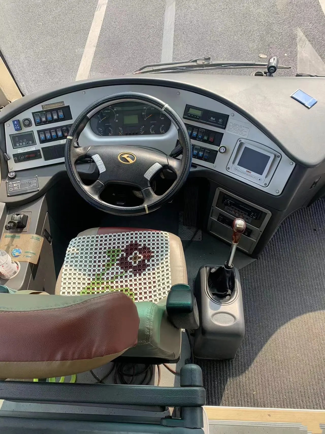 Coach Second Hand EURO III 55 Seats Sealing Window Six Cylinders Yuchai Engine Used Kinglong Bus XMQ6126