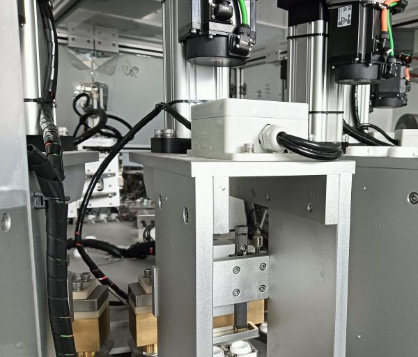 Durable Titanium Alloy Head Euro Cap Assembly Machine From International