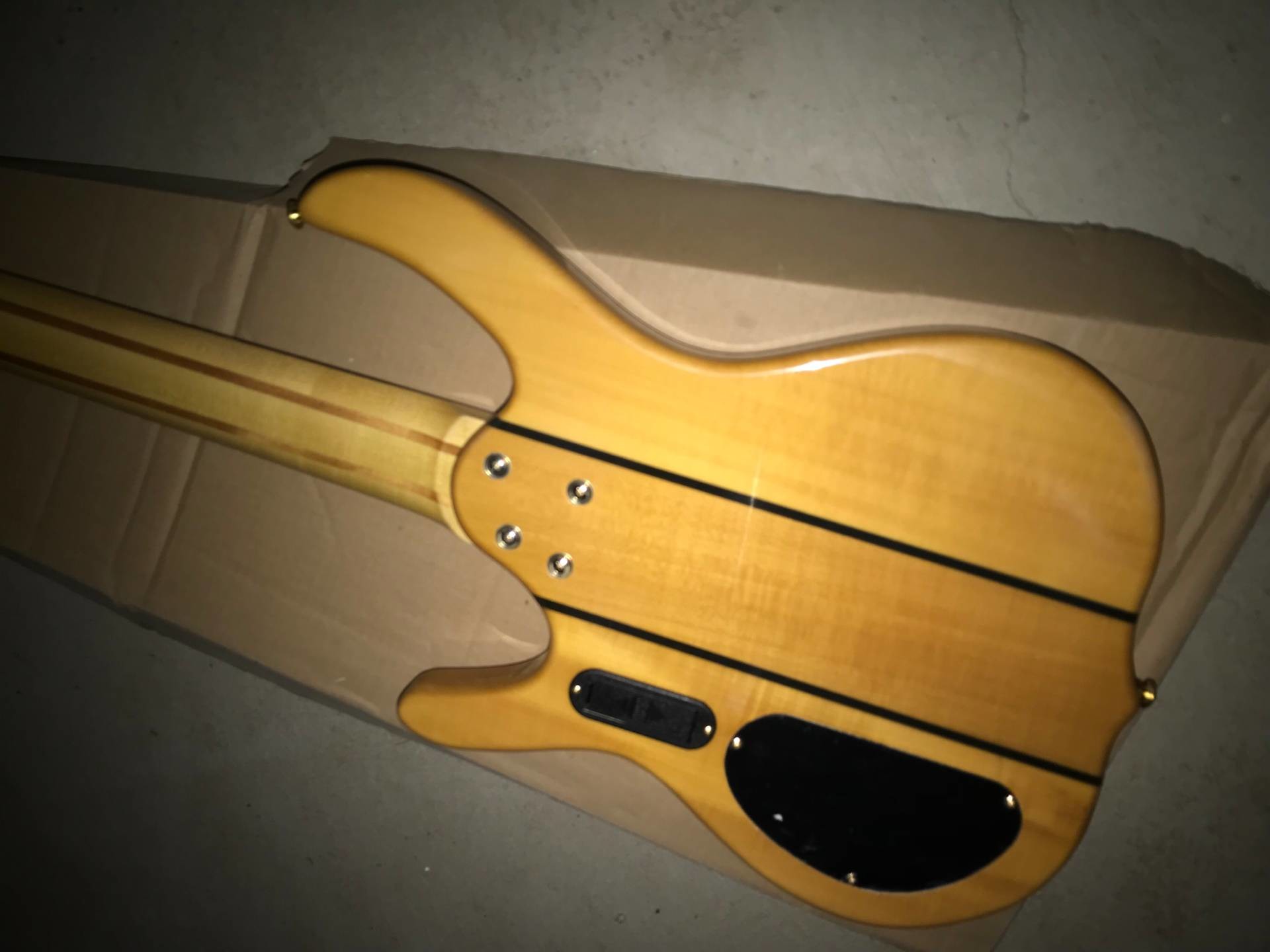5 Strings Ken bass Smith bass Golden Hardware with Active pickup Burl Top & Back electric guitar Bass