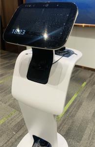 China Speak Sing Smart Service Robot 101H X 43W X 52 Entertainment White Delivery Robot factory