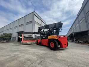 China 45 Ton Load CUMMINS QSM11-330 Cargo Container Stacker For Heavy Containers factory
