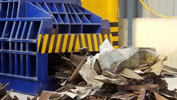 ISO90001 Vertical Shear Metal Scrap Shearing Machine For Packing Extruding